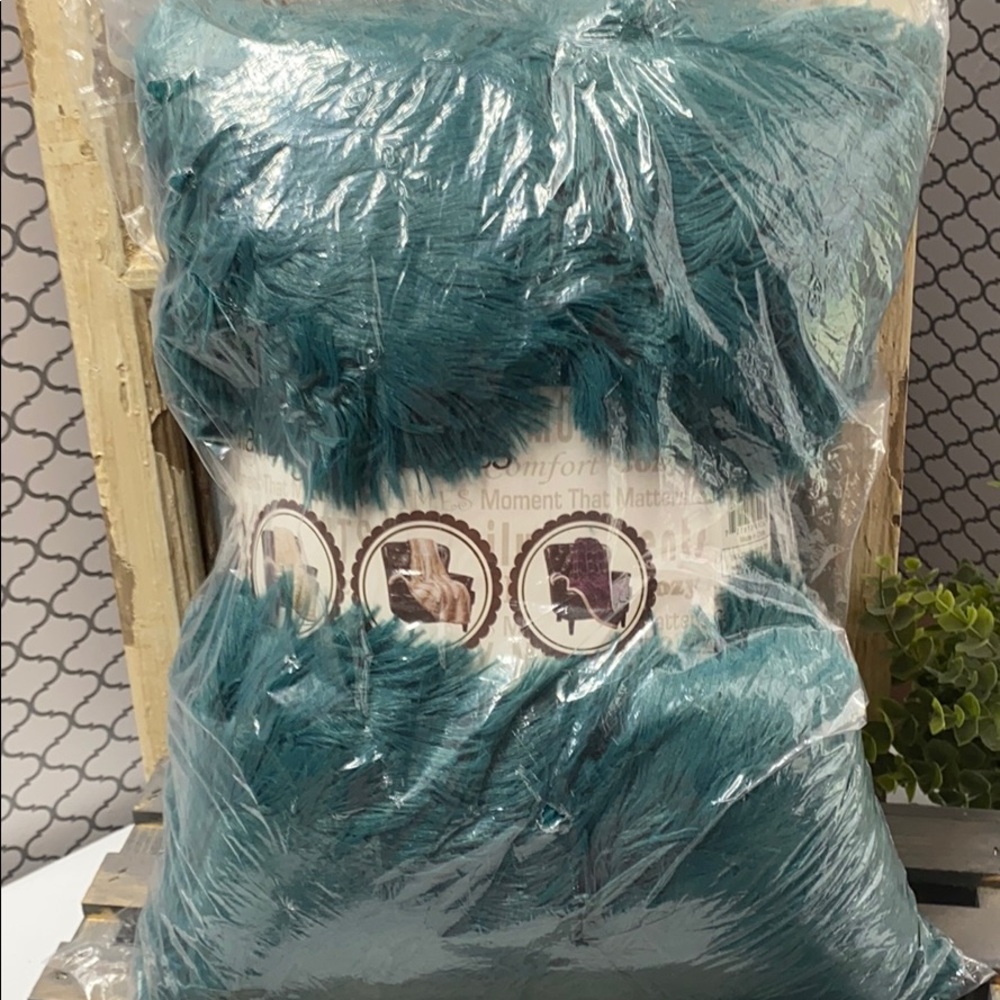 New Shaggy Faux Fur Throw Blanket - Picture 5 of 7